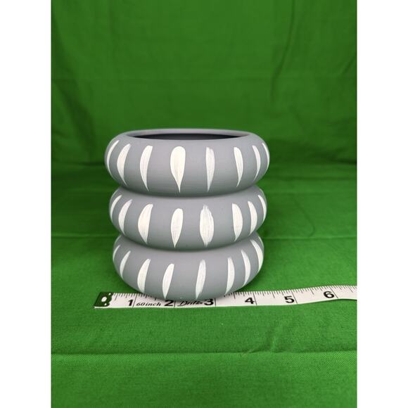 Stylish Handcrafted Gray Decorative Planter with White Leaf Patterns - Picture 5 of 8